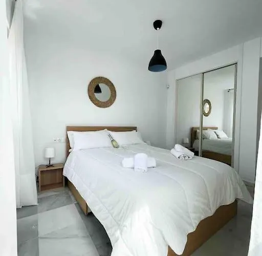 - 2br, 1bth Flat Near Puerto Banus *