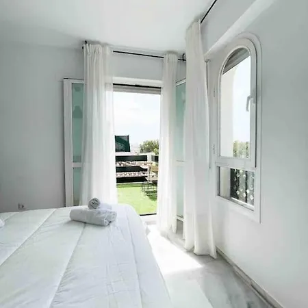2br, 1bth Flat Near Puerto Banus