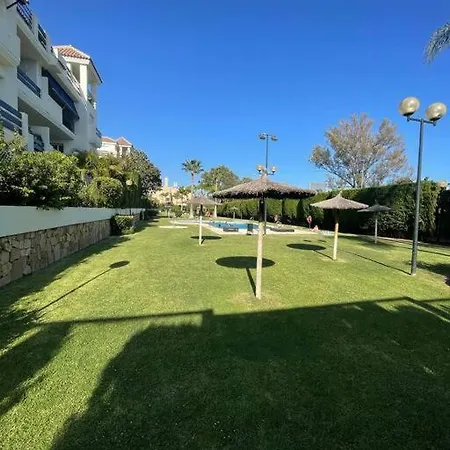 - 2br, 1bth Flat Near Puerto Banus Апартаменти