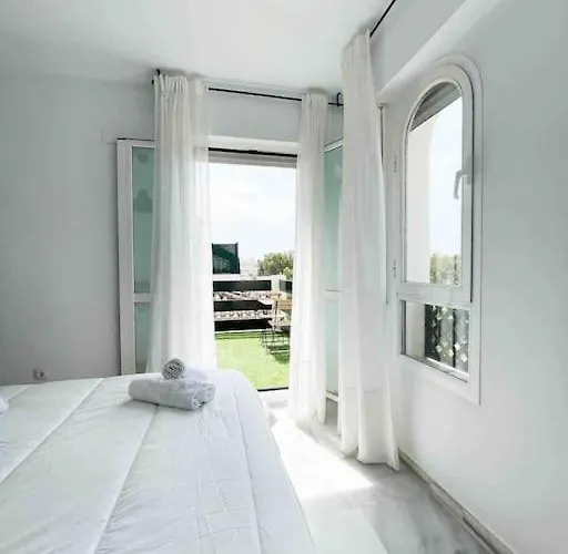 - 2br, 1bth Flat Near Puerto Banus