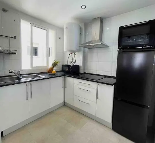 - 2br, 1bth Flat Near Puerto Banus