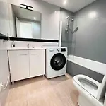 - 2br, 1bth Flat Near Puerto Banus Διαμέρισμα