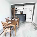 - 2br, 1bth Flat Near Puerto Banus Μαρμπέλλα