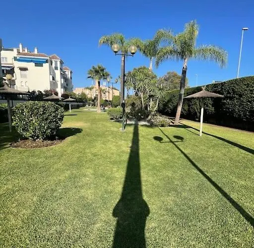- 2br, 1bth Flat Near Puerto Banus