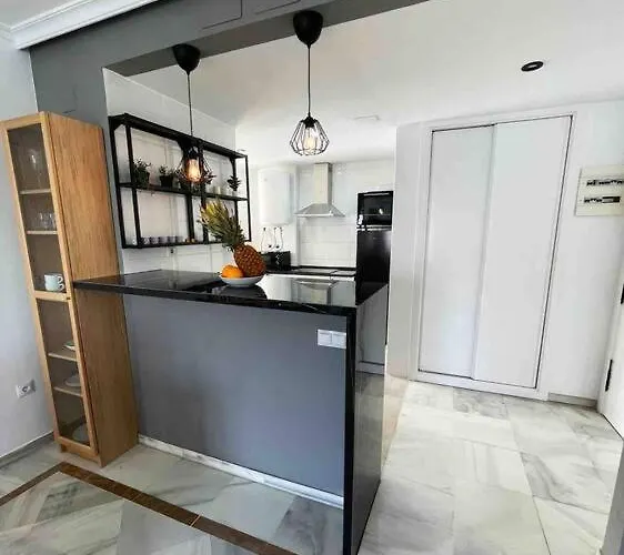 - 2br, 1bth Flat Near Puerto Banus Marbellac